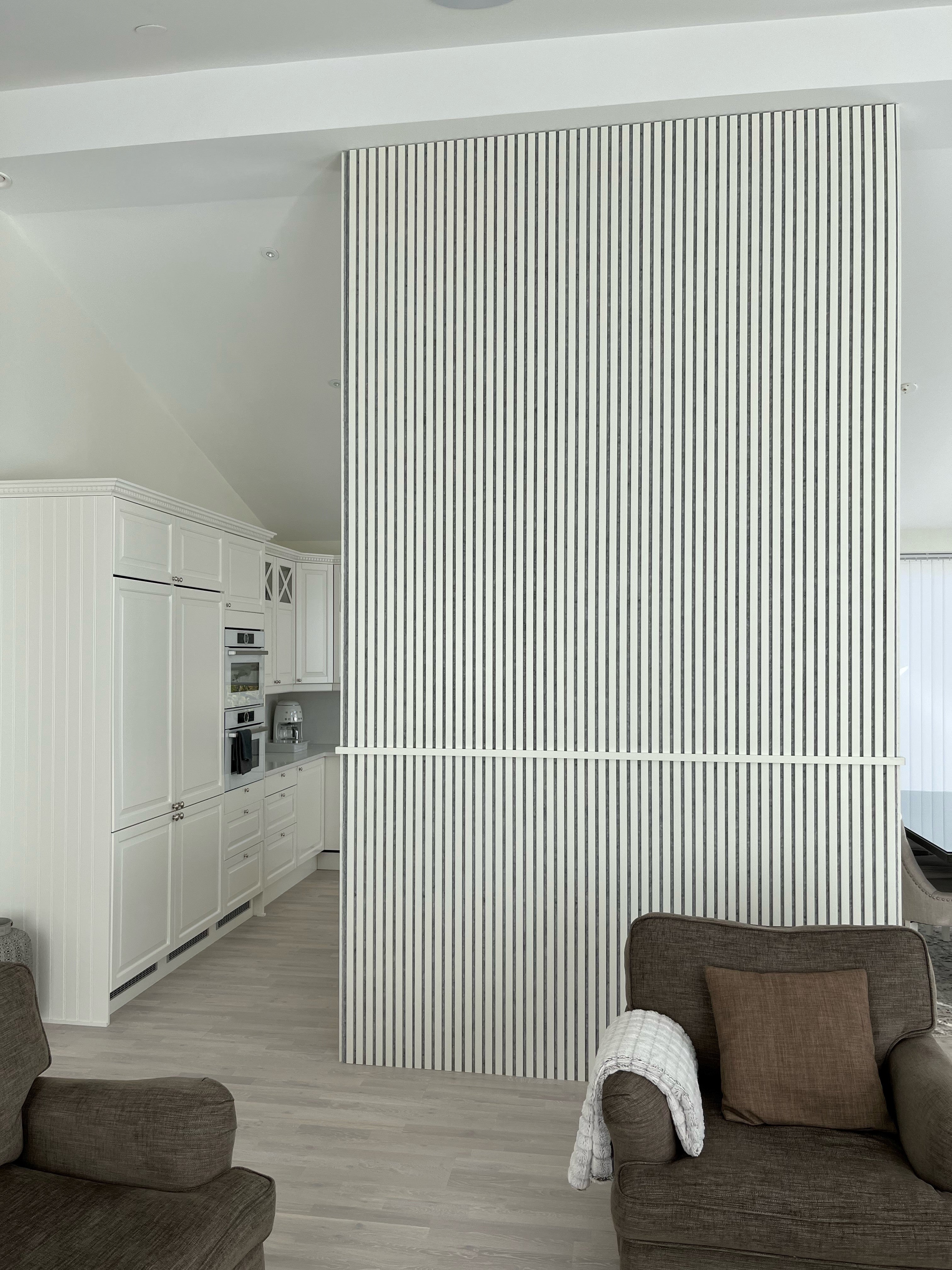 White Akupanel acoustic slat wall panel with grey felt backing in a kitchen interior